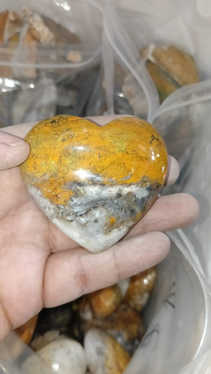 Indonesien: Auripigment in Quarz, der sog. „Bumble Bee Jasper“