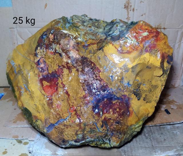 Indonesien: Verschiedene versteinerte Hölzer aus Garut, Java darunter viele mit Opal und/oder Chrysocoll