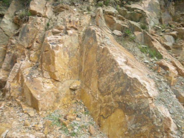 Italien: Cava Bianchi, Cuasso al Monte, Gardasee: hier kommen die besten Kristalle von Gadolinit und Synchisi