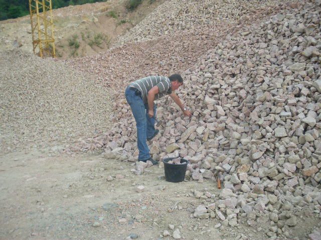 Italien: Cava Bianchi, Cuasso al Monte, Gardasee: hier kommen die besten Kristalle von Gadolinit und Synchisi