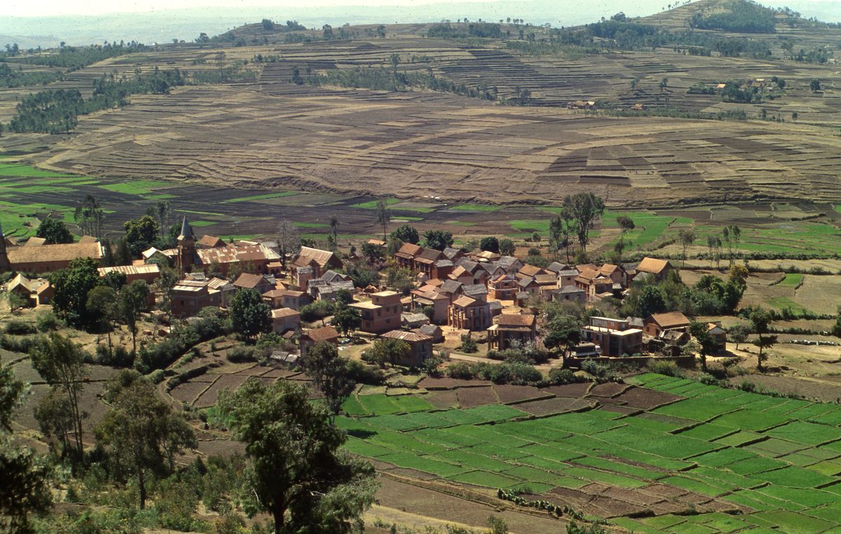 Madagaskar: Die Gegend von Betafo, Heimat der berühmten Betafite sowie sehr guter Quarze.