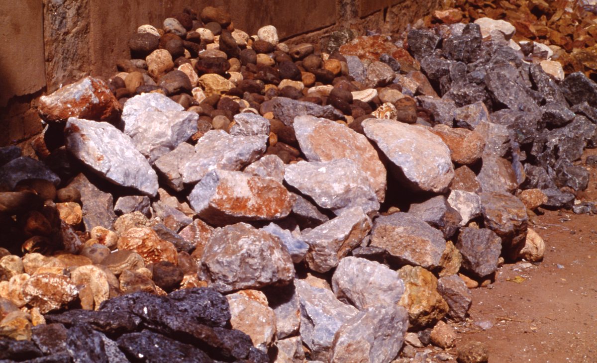 Madagaskar: Rohsteinlager in Antsirabe