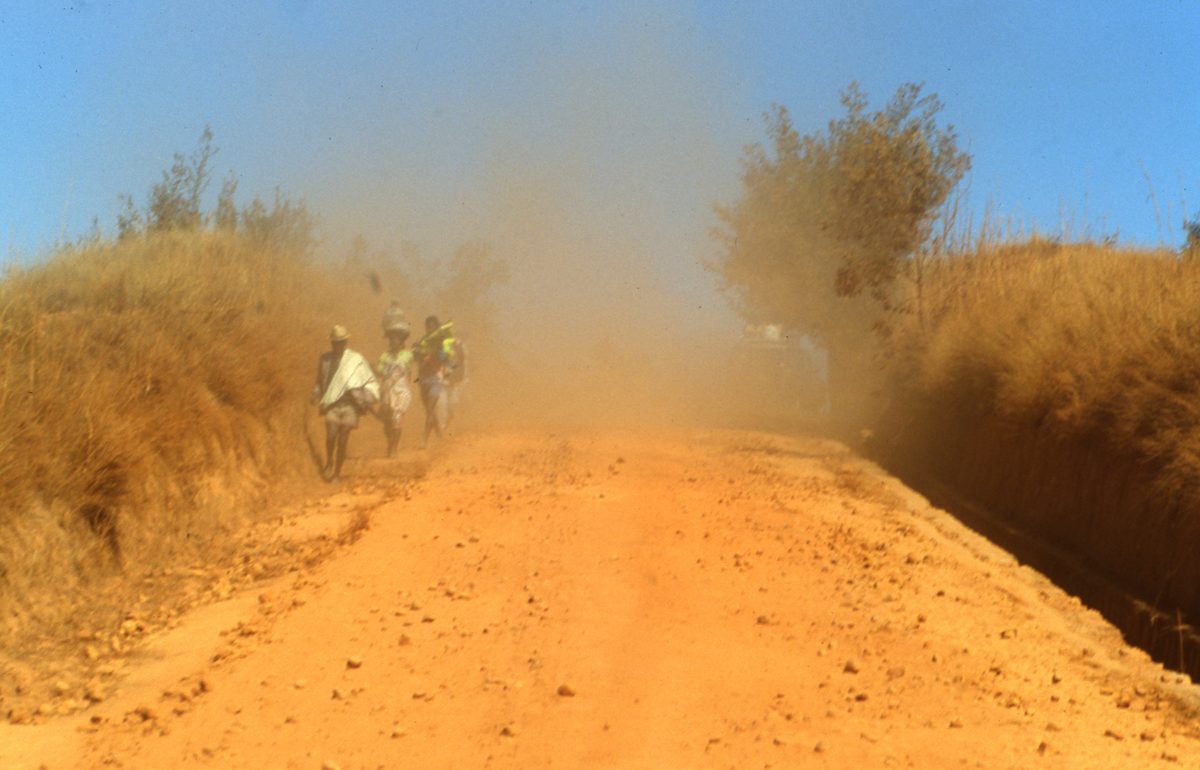 Madagaskar: Fahrt zu weiteren Quarz Minen in der Gegend von Ambotofinandrana, auch nicht so weit von Antsirabe.