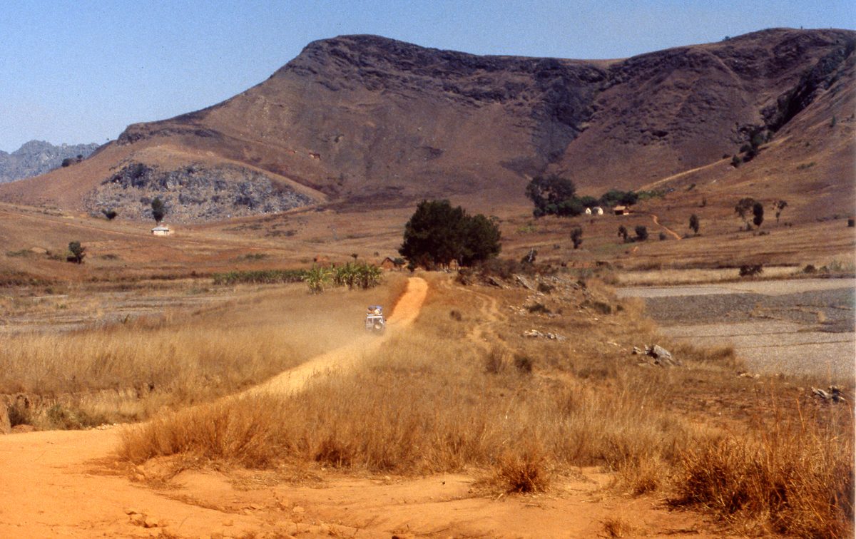 Madagaskar: Fahrt zu weiteren Quarz Minen in der Gegend von Ambotofinandrana, auch nicht so weit von Antsirabe.