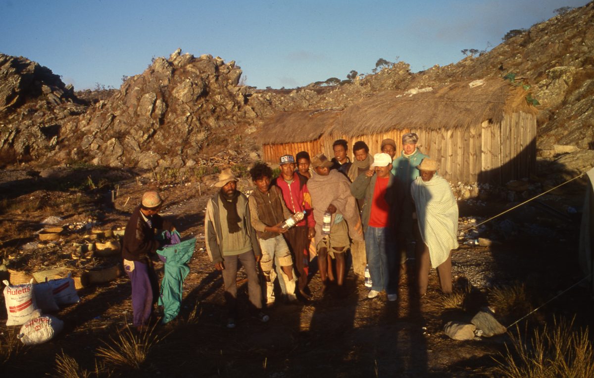 Madagaskar: Unser Camp am Fundort der Bergkristalle mit Fuchsit Phantomen.