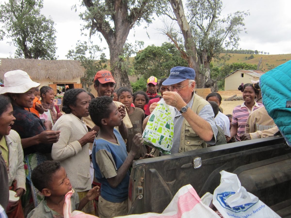 Madagaskar: Aufkauf von Bergkristallen bei lokalen Kleinbergleuten in Maize, unweit von Antsirabe.