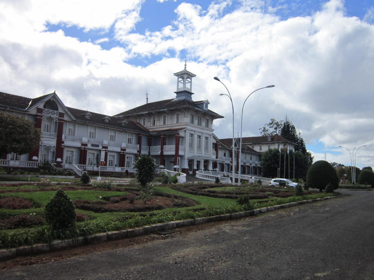 Madagaskar: Die Gegend von Betafo, Heimat der berühmten Betafite sowie sehr guter Quarze.