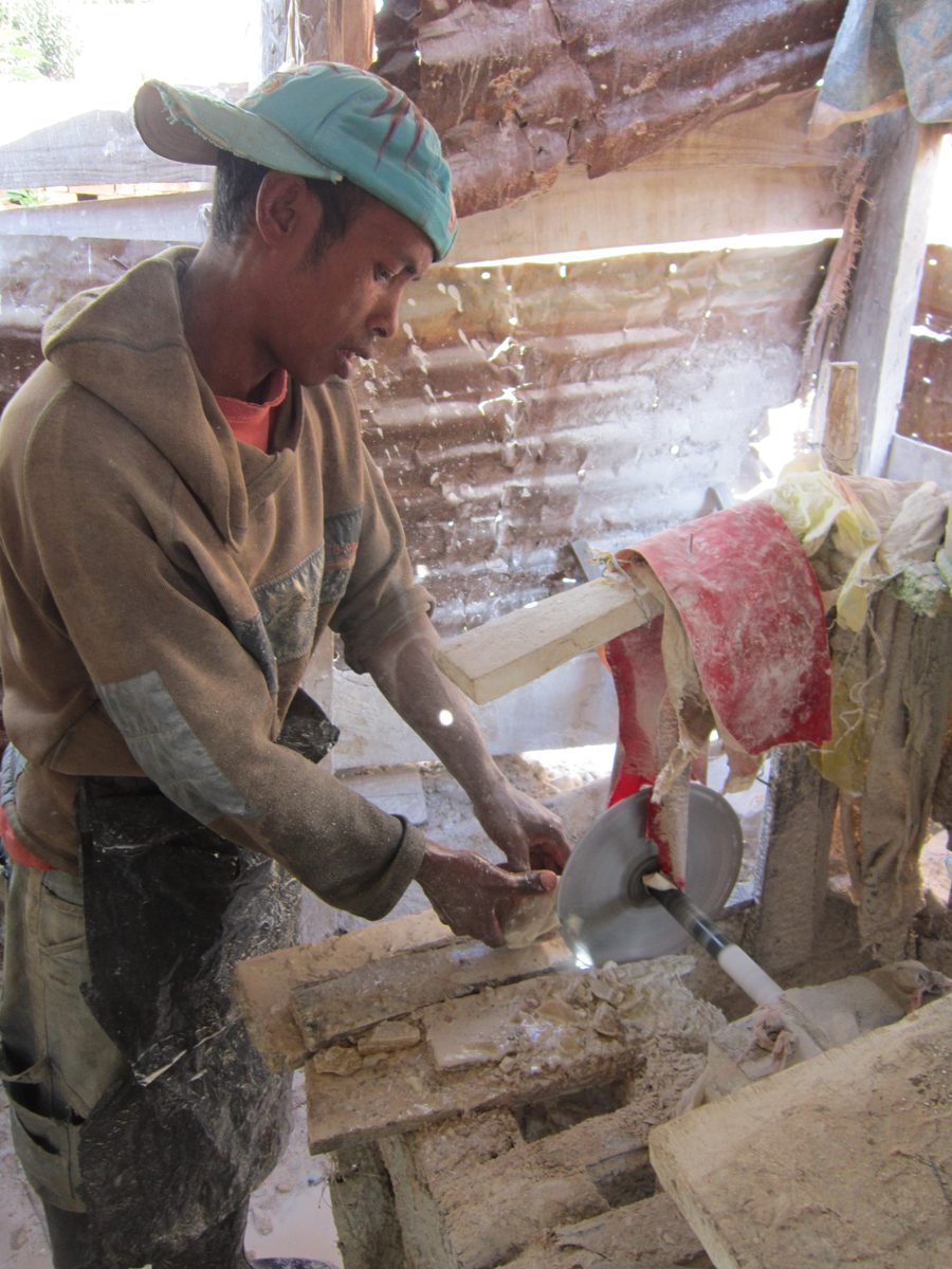 Madagaskar: Die Gegend von Betafo, Heimat der berühmten Betafite sowie sehr guter Quarze.