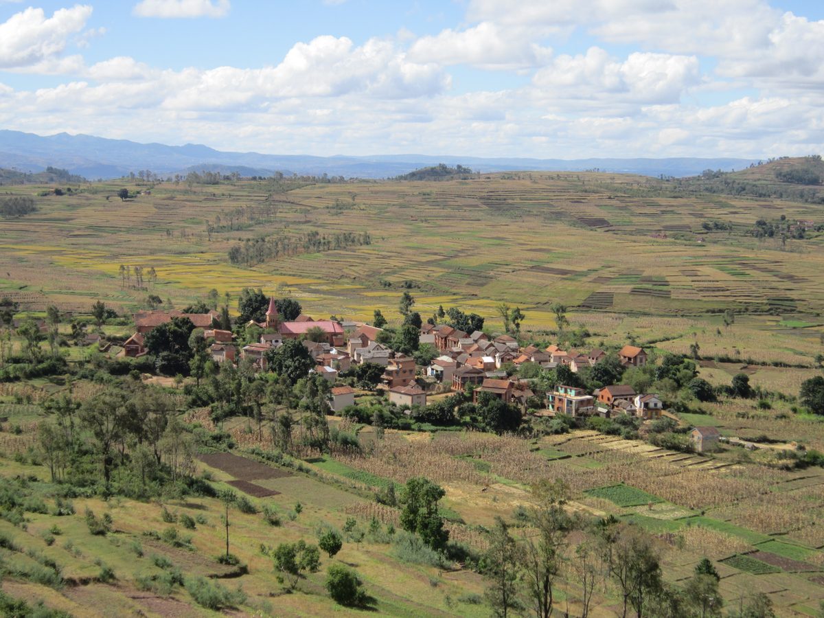 Madagaskar: Die Gegend von Betafo, Heimat der berühmten Betafite sowie sehr guter Quarze.
