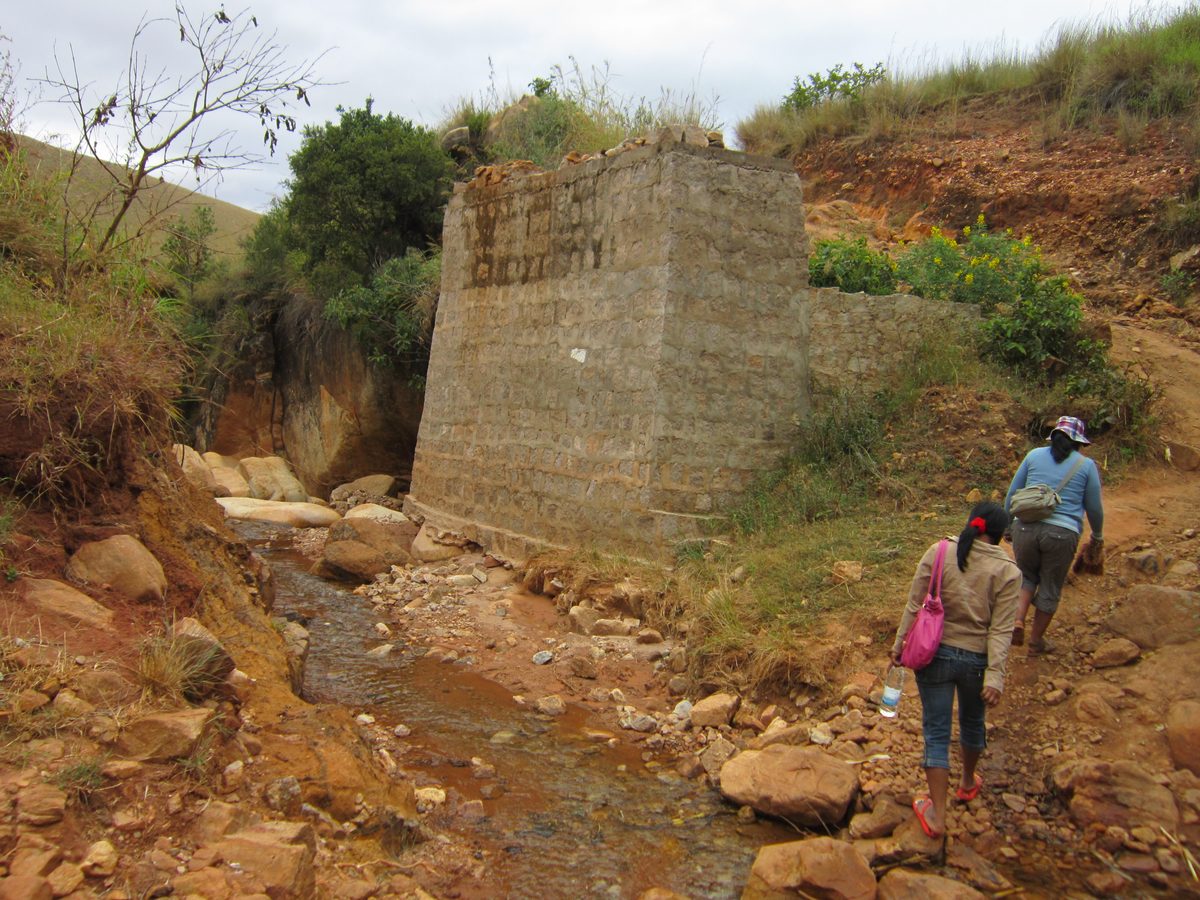 Madagaskar: Die Gegend von Betafo, Heimat der berühmten Betafite sowie sehr guter Quarze.