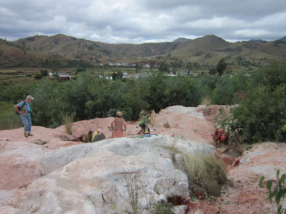 Madagaskar: Turmalinmine im Manandano Valley