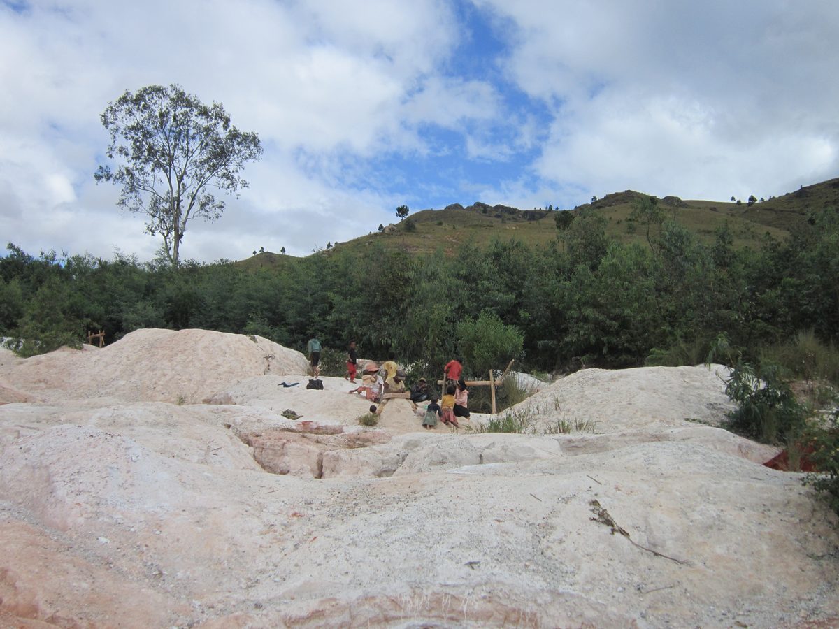 Madagaskar: Turmalinmine im Manandano Valley