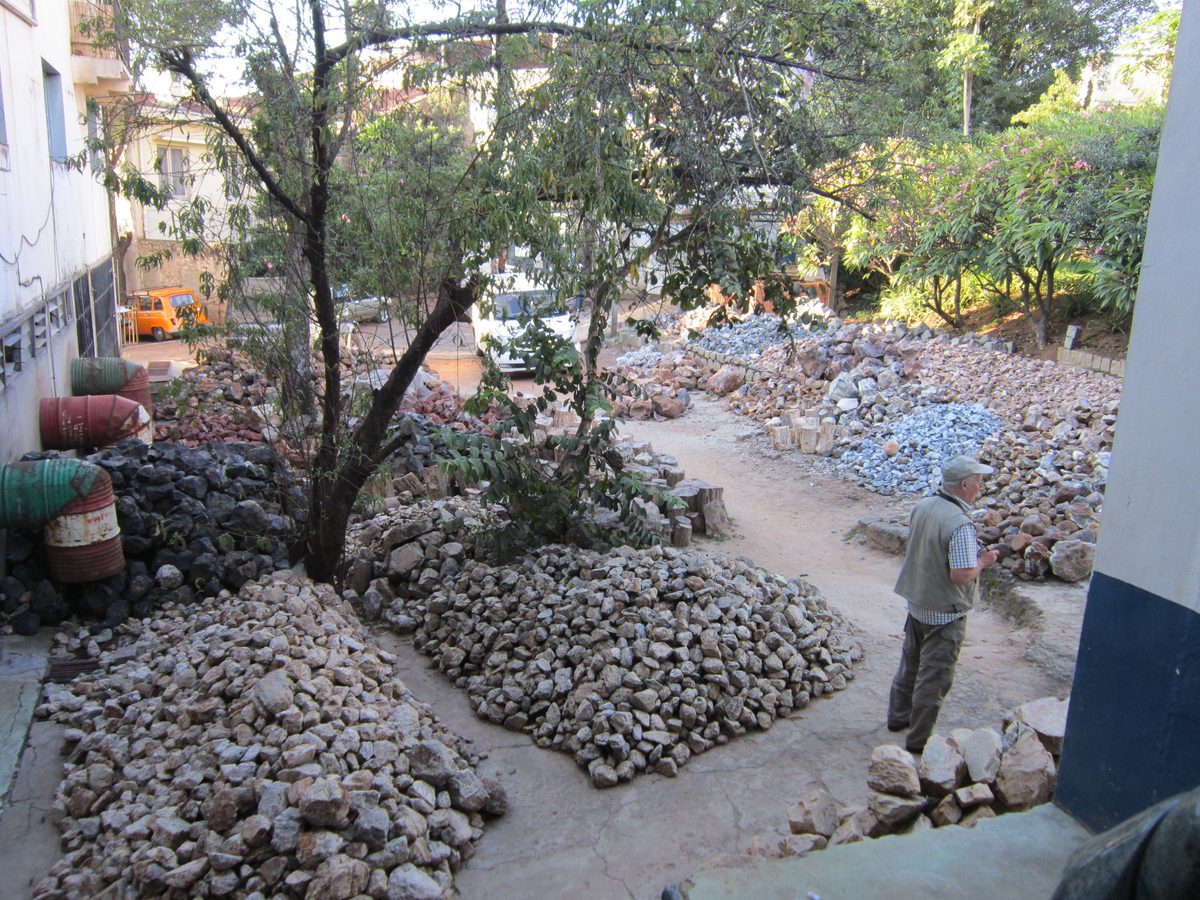 Madagaskar: Rohsteinlager in Antsirabe