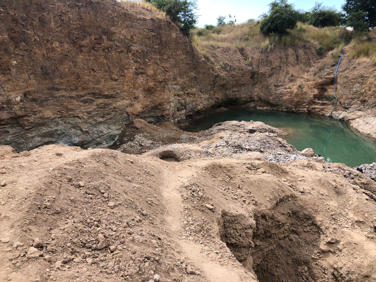 Malawi: Jomba, blauer Lagenachat (blue lace agate) im Süden