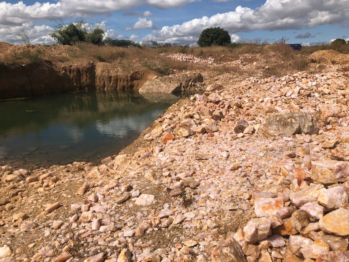 Malawi: Rosenquarz in Mzimba