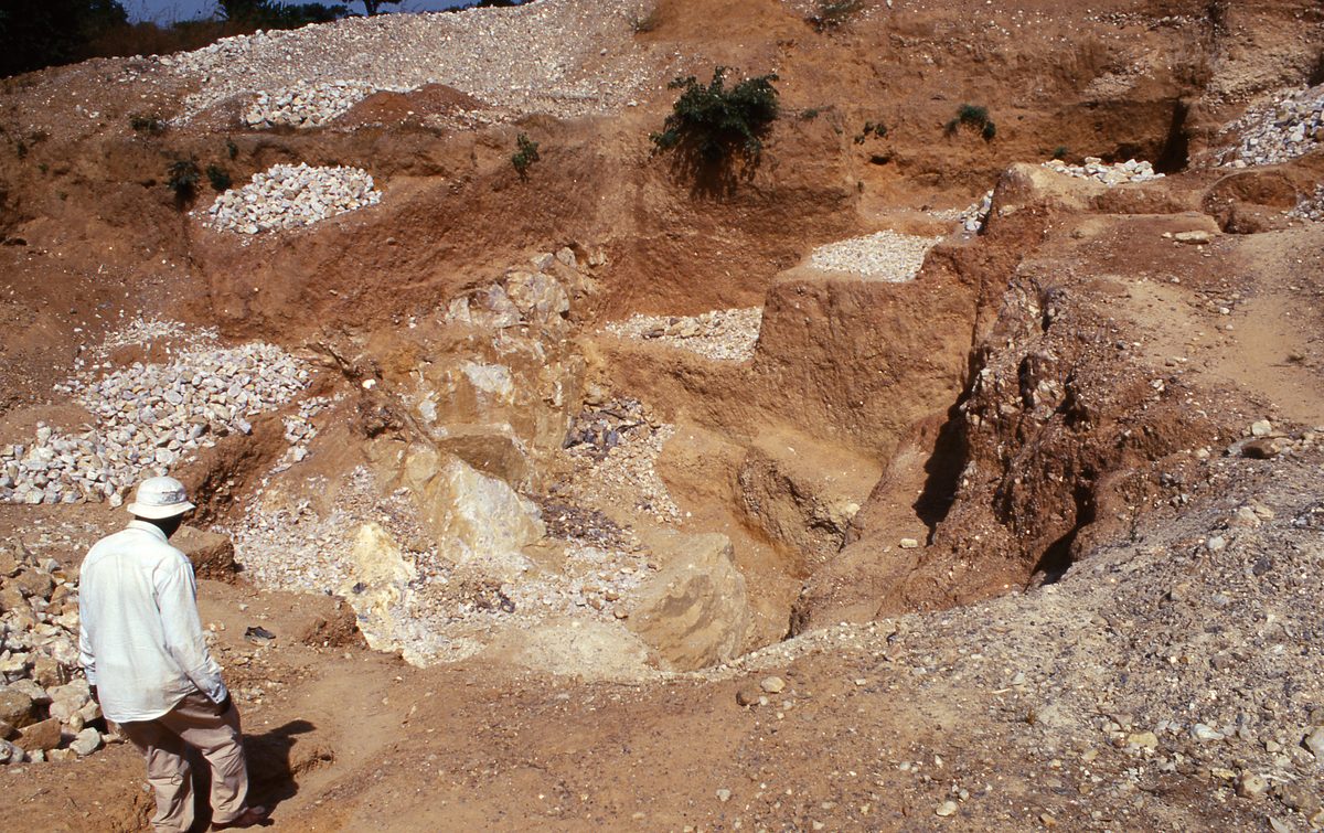 Malawi: Mzimba Pegmatite