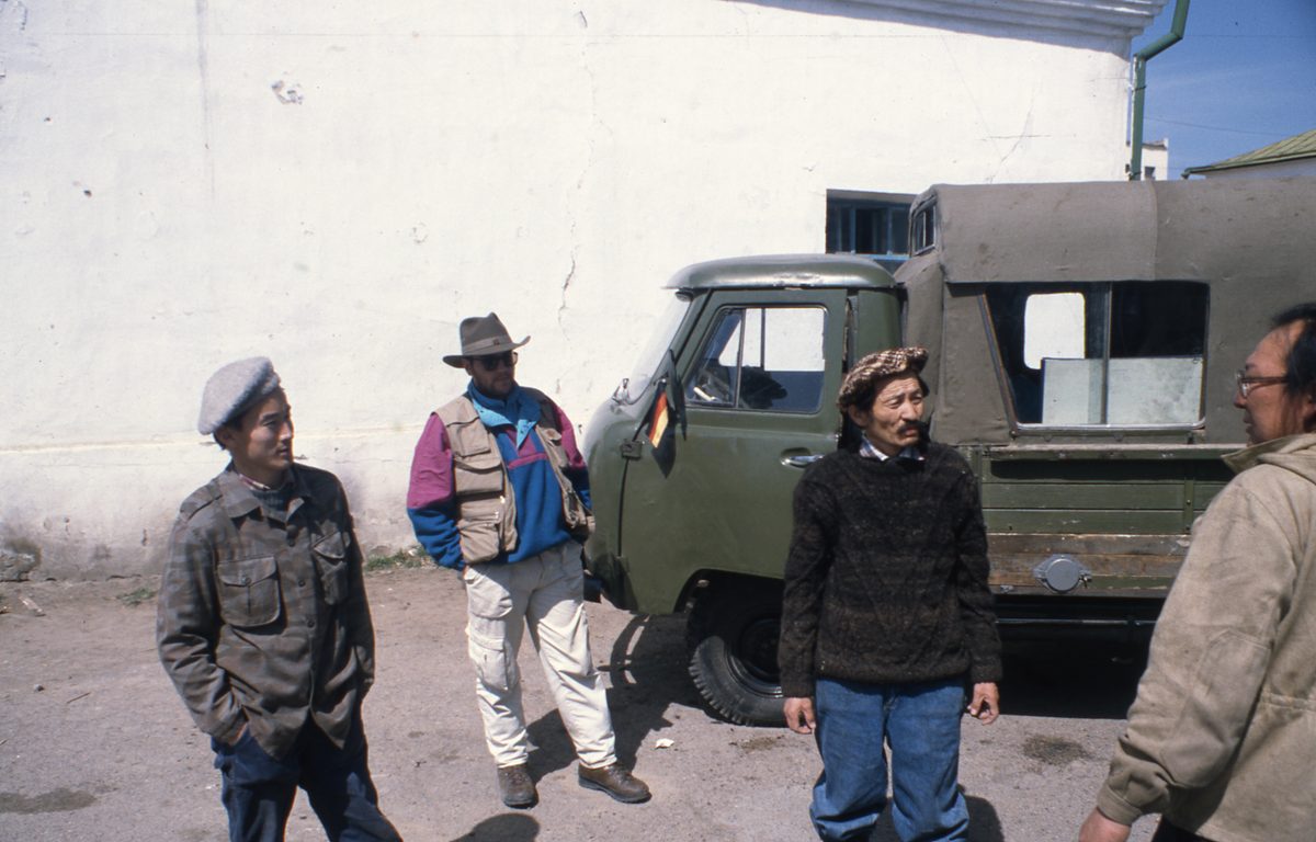 Mongolei: Unsere Expeditionsfahrzeuge, der OAZ-Kleinbus und der GAZ 66, beides ehemals von der mongolischen Ar