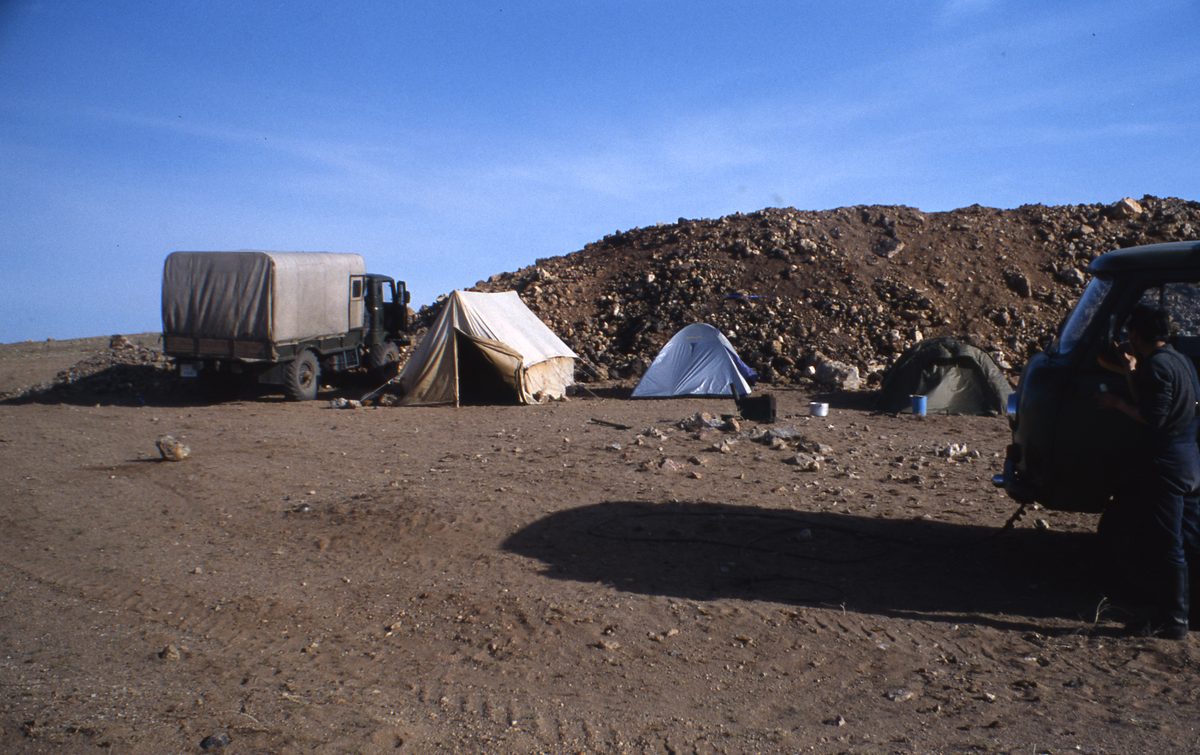 Mongolei: Khar Airak. Wir werden von der russisch-mongolischen Betreiberfirma sehr herzlich aufgenommen…dürfen