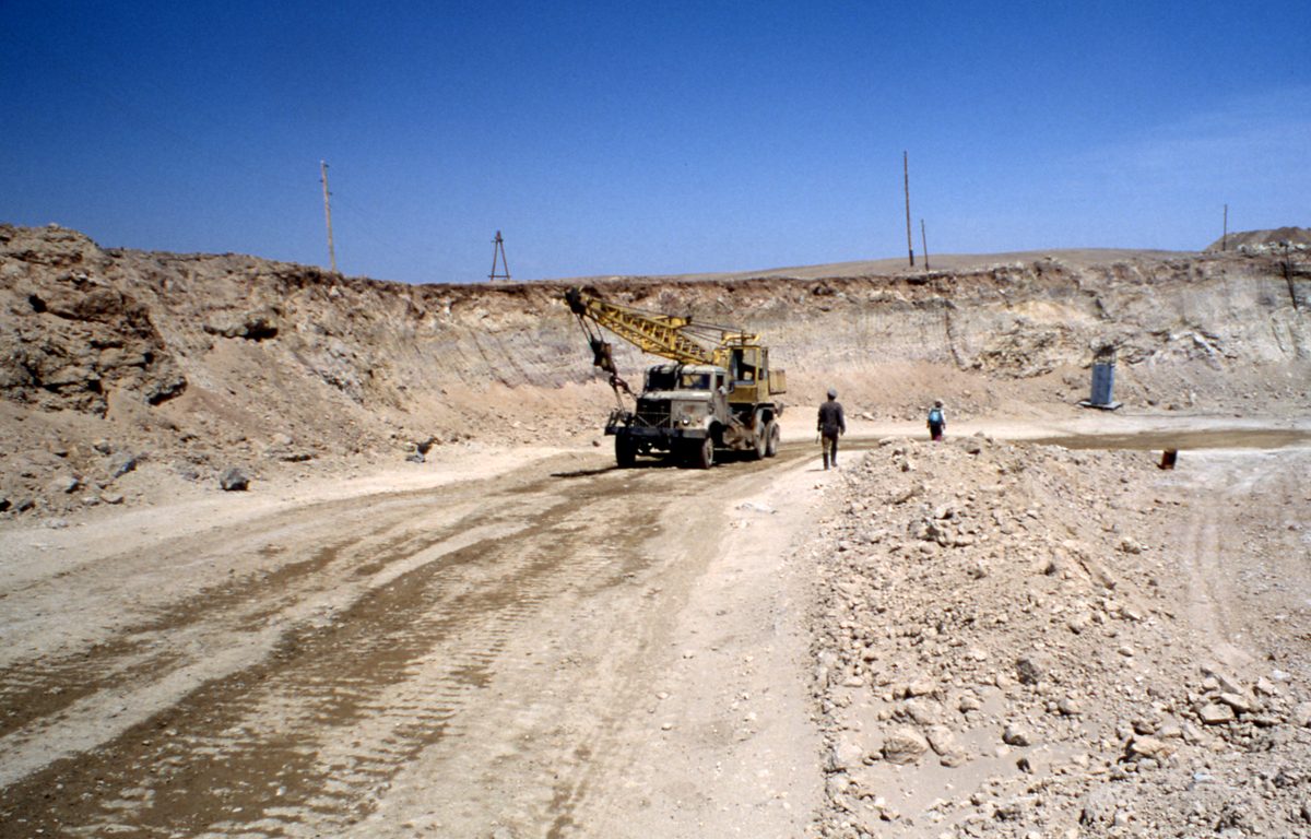 Mongolei: Khar Airak. Wir werden von der russisch-mongolischen Betreiberfirma sehr herzlich aufgenommen…dürfen