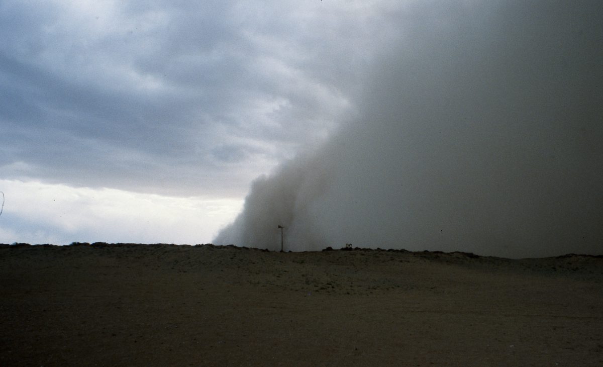 Mongolei: Wir besuchen ein russisches Geologenkamp und werden von einem Sandsturm überrascht.