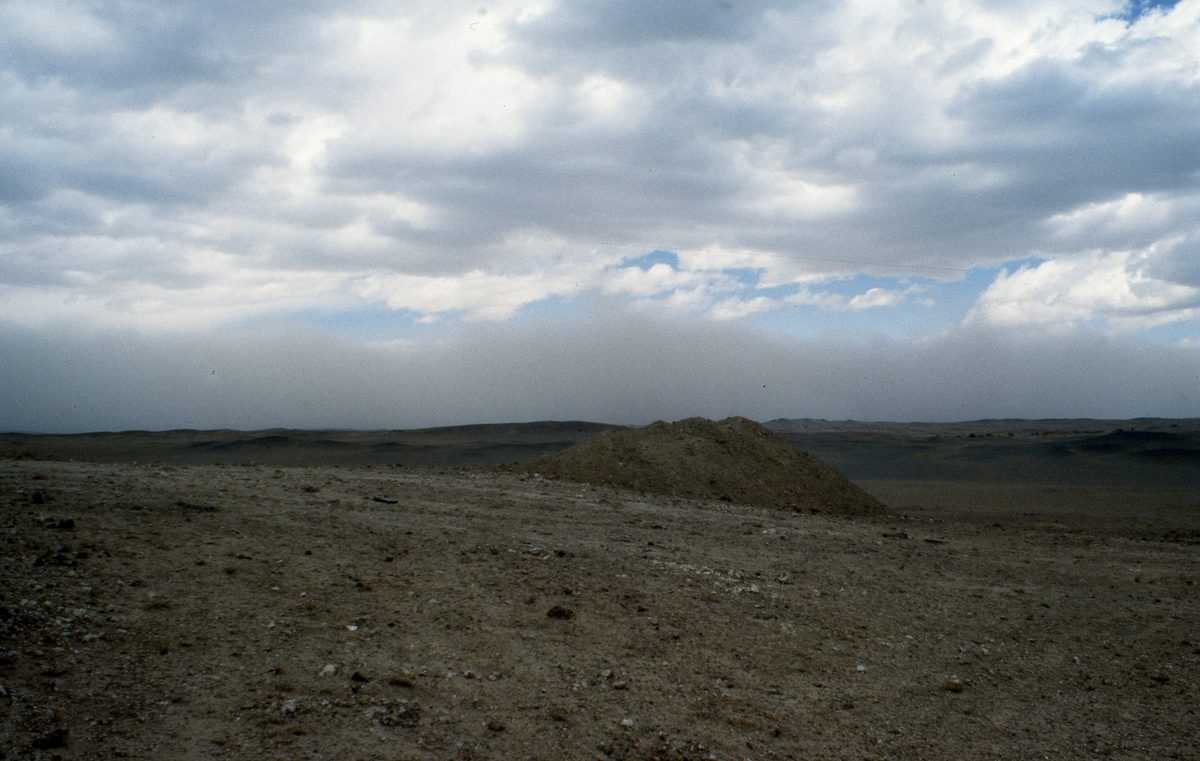 Mongolei: Wir besuchen ein russisches Geologenkamp und werden von einem Sandsturm überrascht.