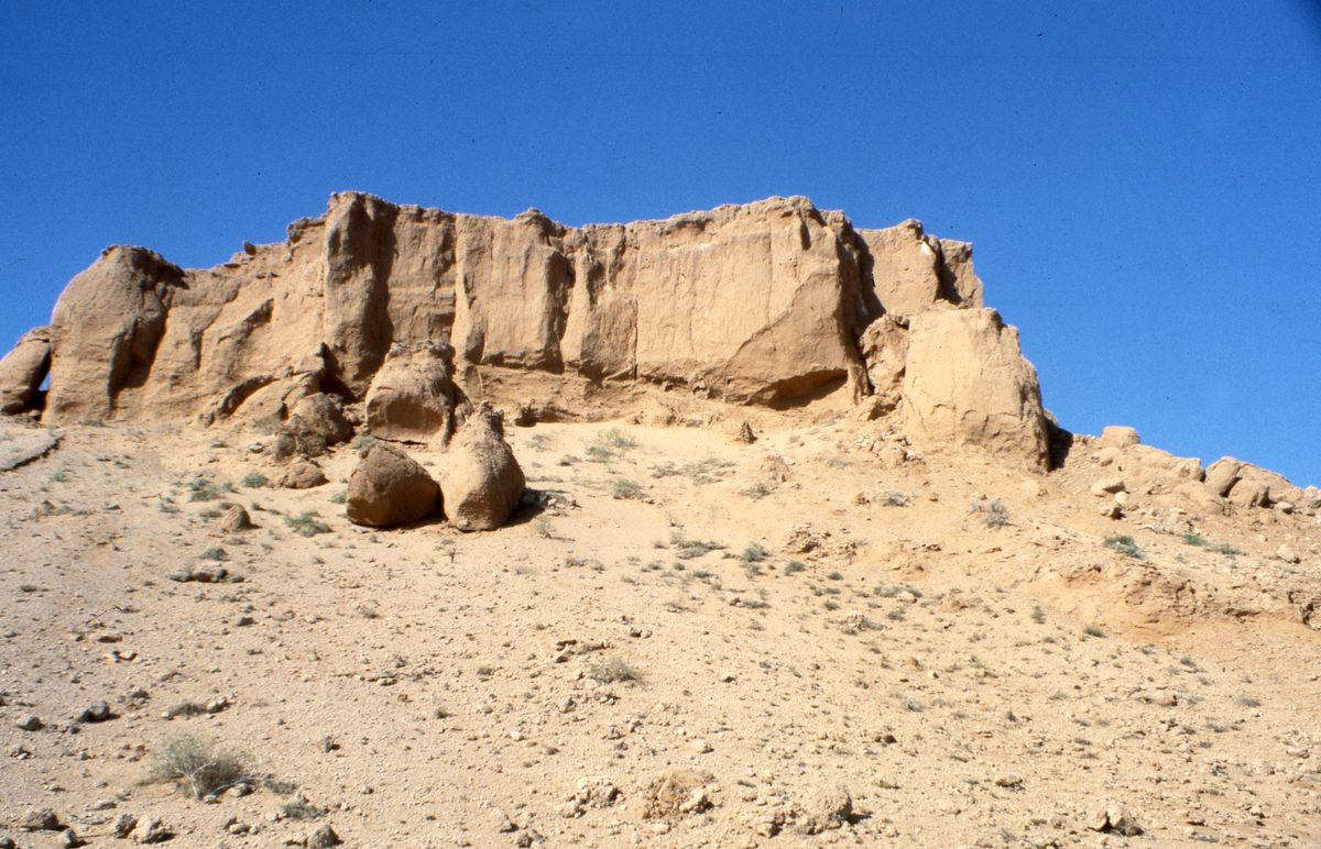 Mongolei: Bain-Dzhagh, die Flammenden Klippen, eine gigantische Fundstelle von Dinosaurier Knochen mitten in d